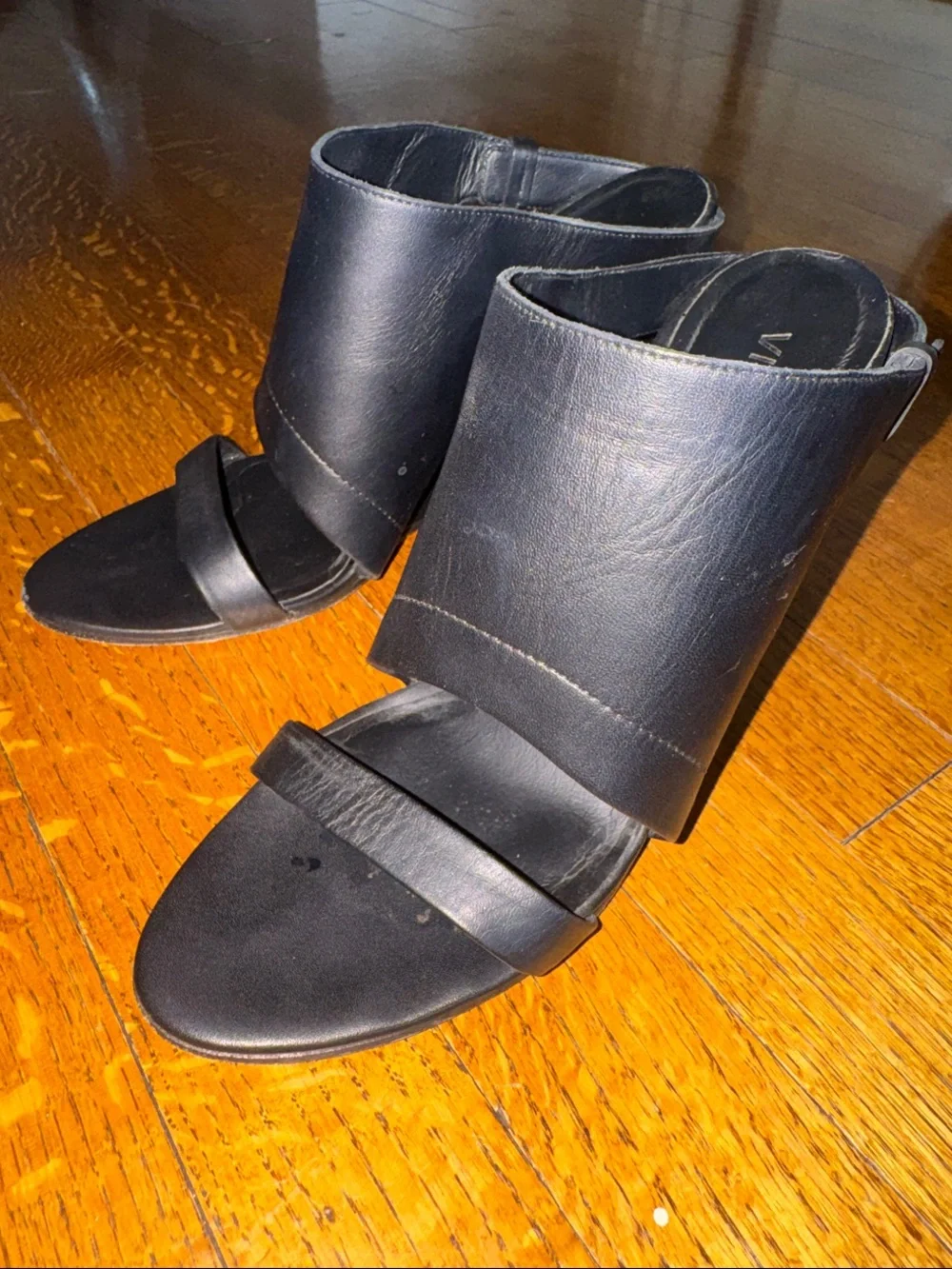Vince sleek black